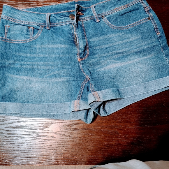 2/$18 duo.ladies denim shorts - Picture 3 of 5